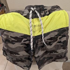 Place Camouflage Shorts with Neon Detail